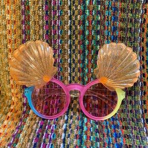 🌈 NWT Rainbow Clam Shell Cover Sun Glasses 🌈
